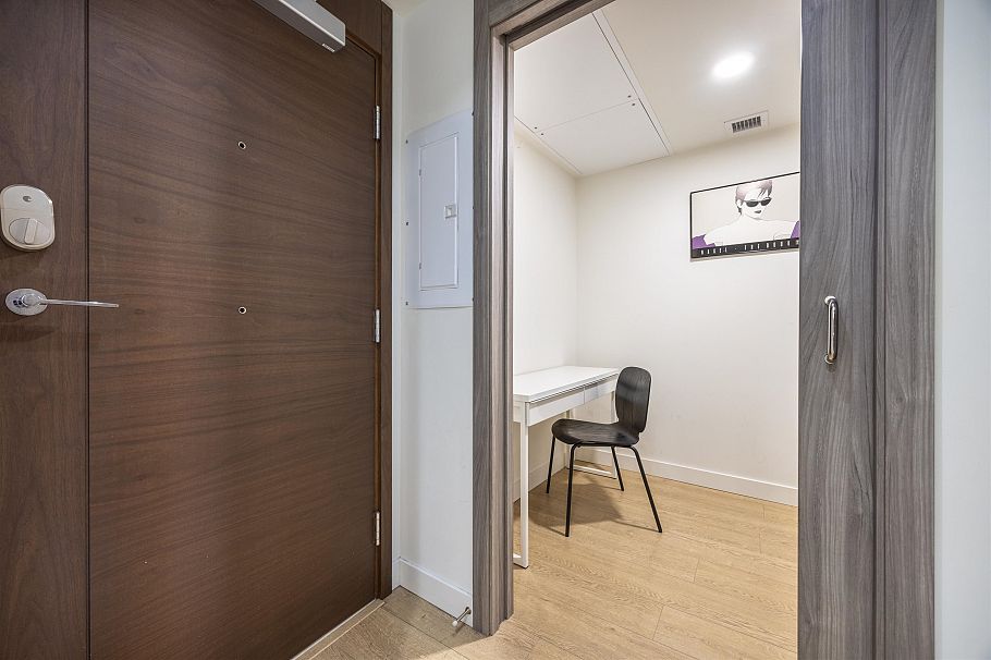 403 89 Nelson Avenue Vancouver, BC - 3