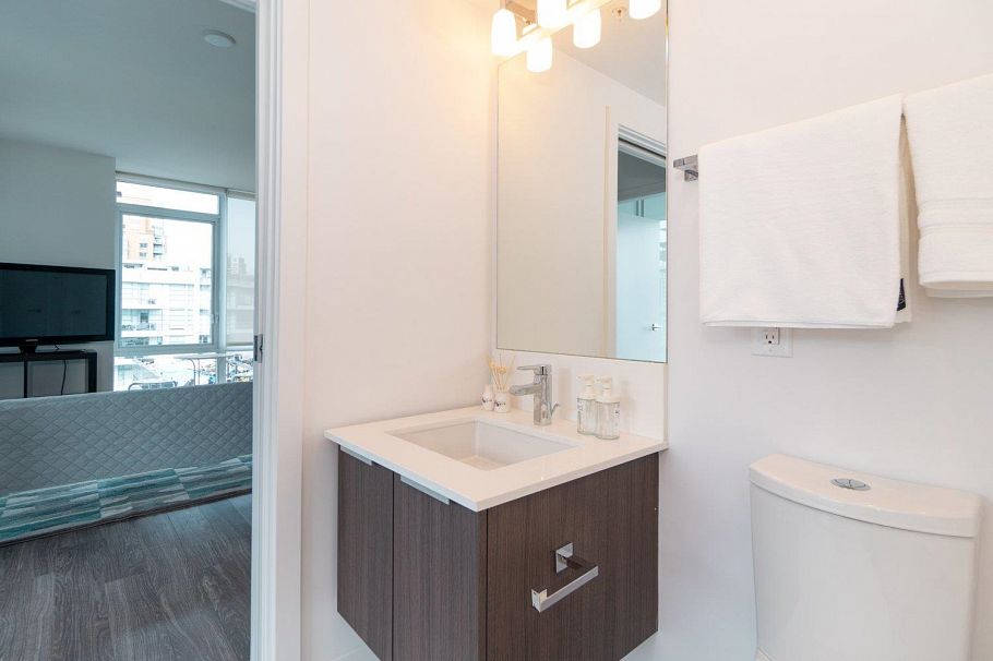 1802 1283 Howe Street Vancouver, BC - 7