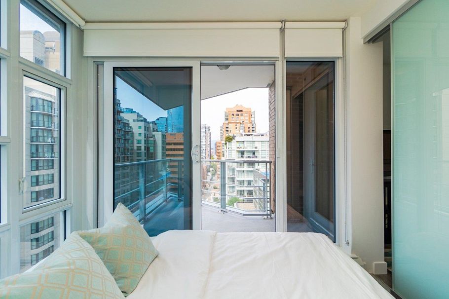 1802 1283 Howe Street Vancouver, BC - 9