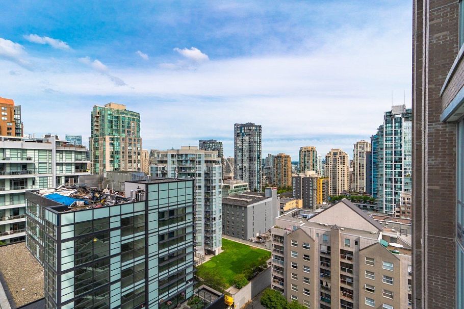 1802 1283 Howe Street Vancouver, BC - 2