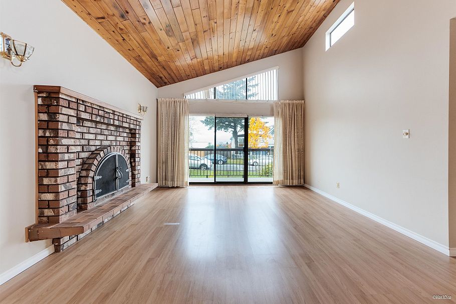 4688 Manor Street Vancouver, BC - 5