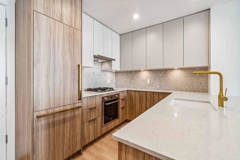 802 2325 Emery Court North Vancouver, BC - 3