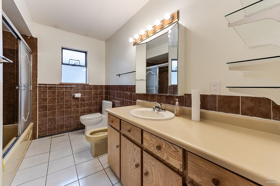 4688 Manor Street Vancouver, BC - 16