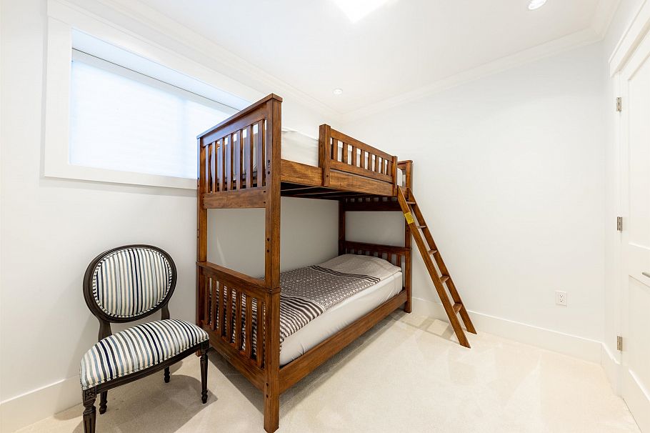 3755 W 13th Avenue Vancouver, BC - 24