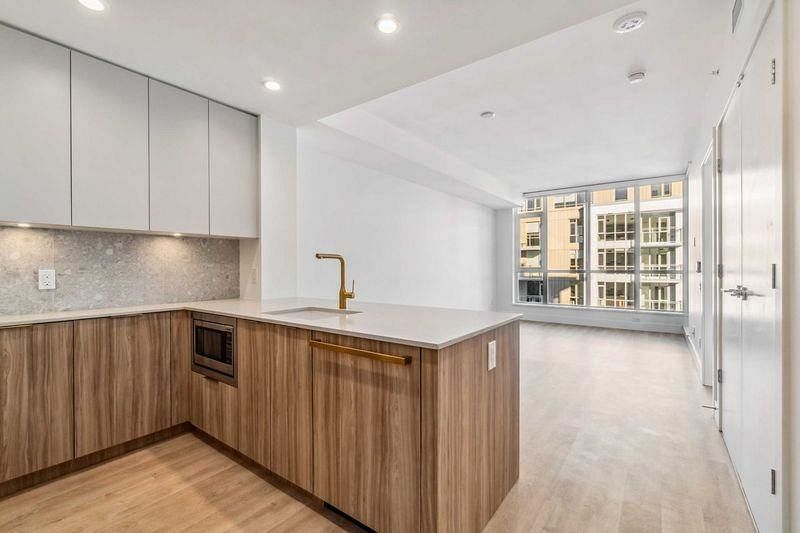 802 2325 Emery Court North Vancouver, BC - 4