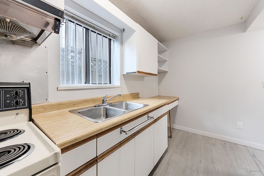 4688 Manor Street Vancouver, BC - 23