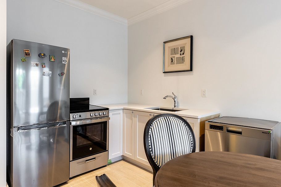 3755 W 13th Avenue Vancouver, BC - 26