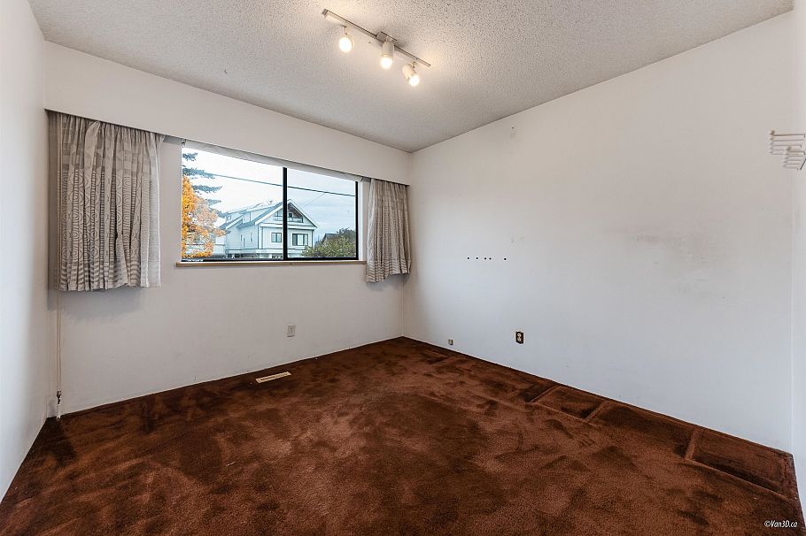 4688 Manor Street Vancouver, BC - 13