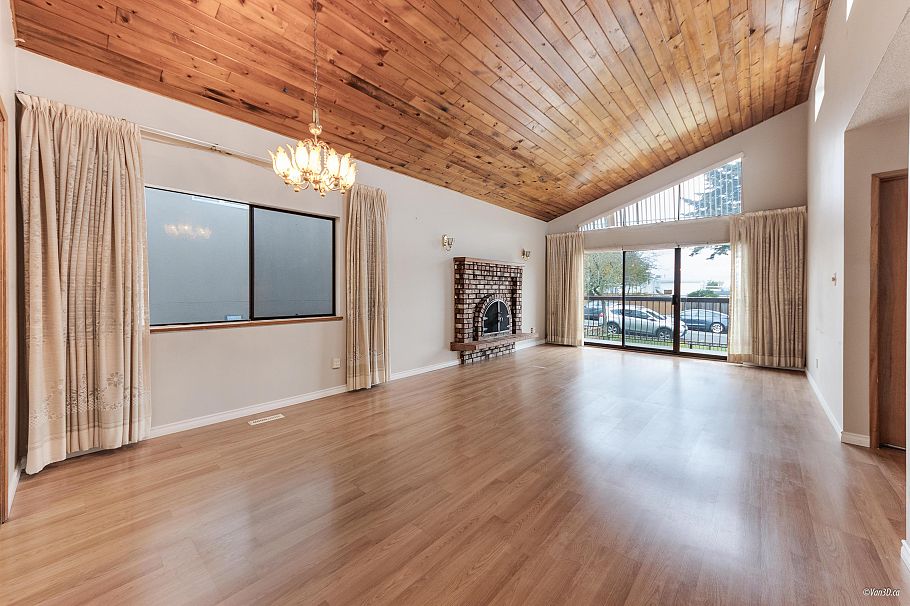 4688 Manor Street Vancouver, BC - 1