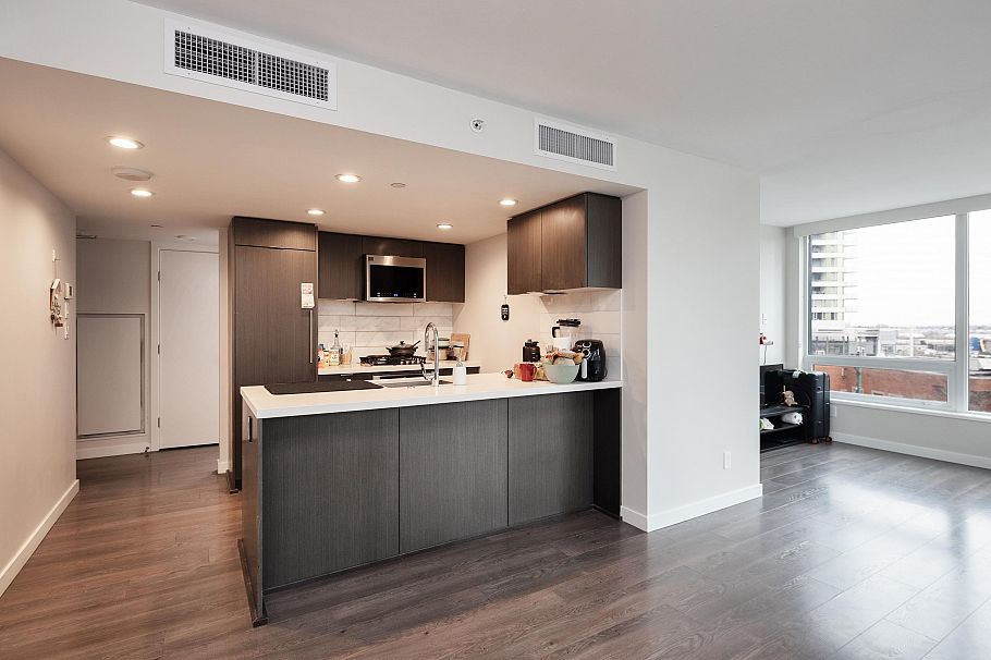 402 8238 Lord Street Vancouver, BC - 8