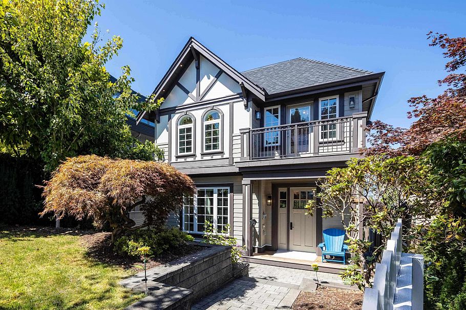 3755 W 13th Avenue Vancouver, BC - 1