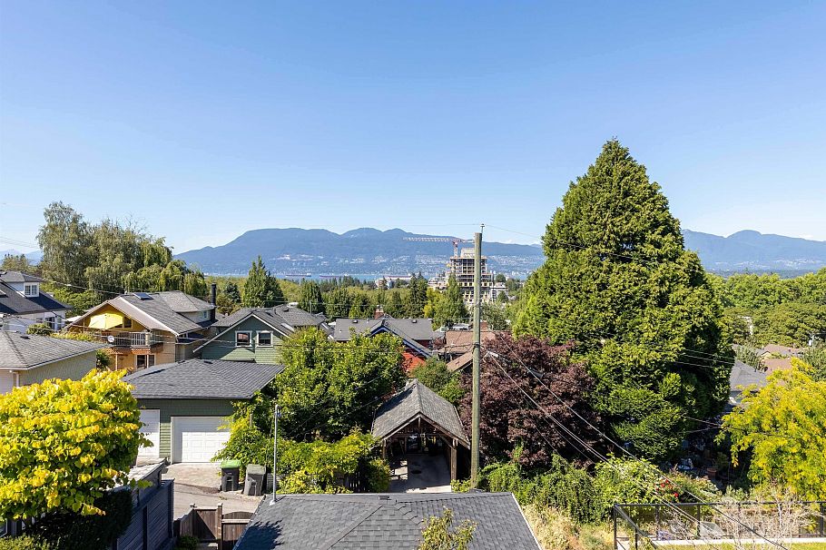 3755 W 13th Avenue Vancouver, BC - 30