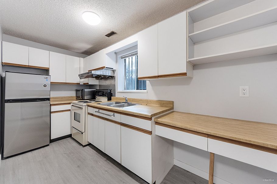 4688 Manor Street Vancouver, BC - 24