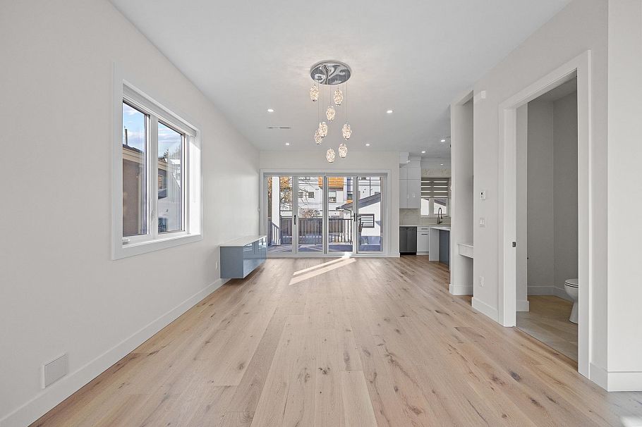 6011 Fremlin Street Vancouver, BC - 5