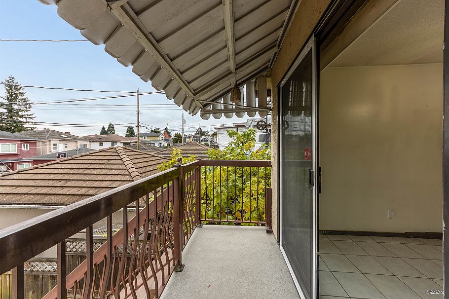 4688 Manor Street Vancouver, BC - 12