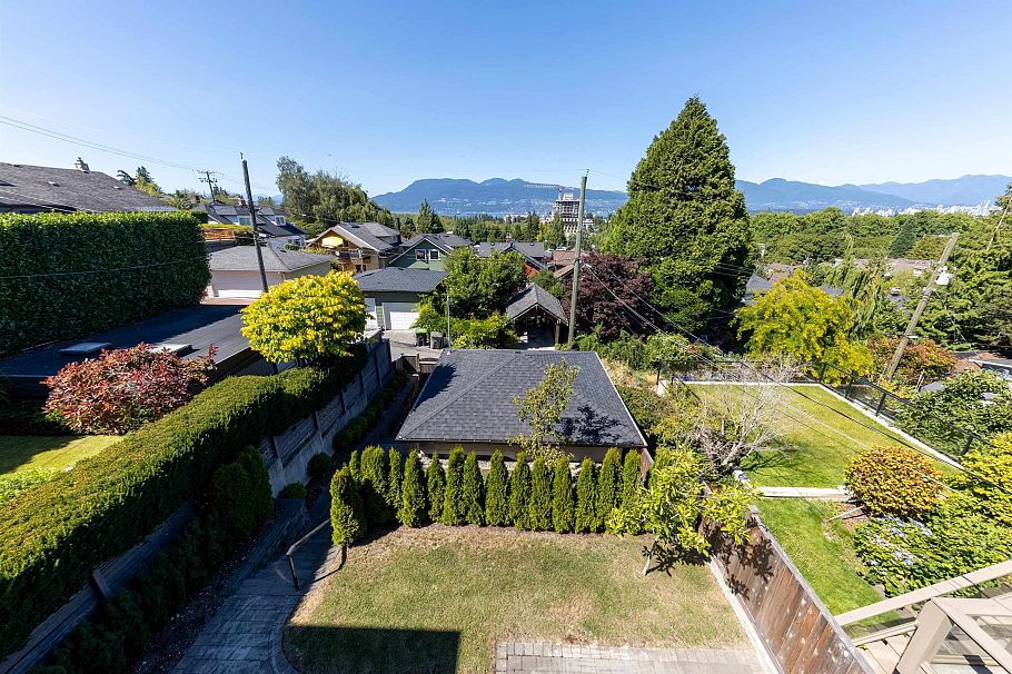 3755 W 13th Avenue Vancouver, BC - 31