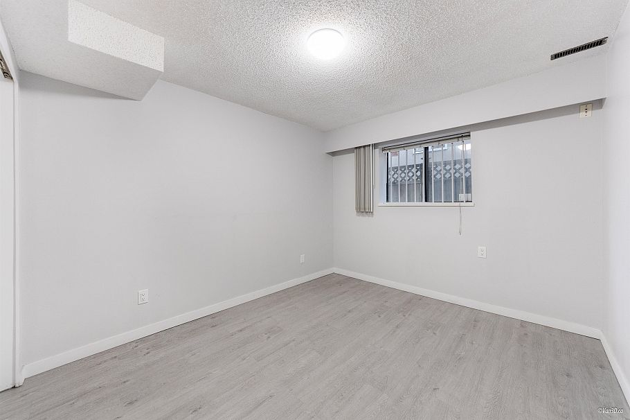 4688 Manor Street Vancouver, BC - 22