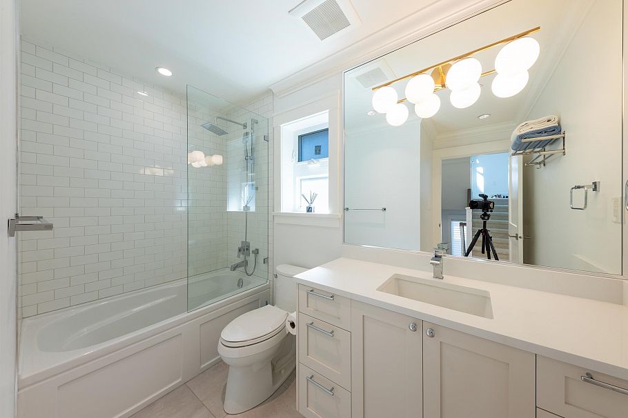 3755 W 13th Avenue Vancouver, BC - 19