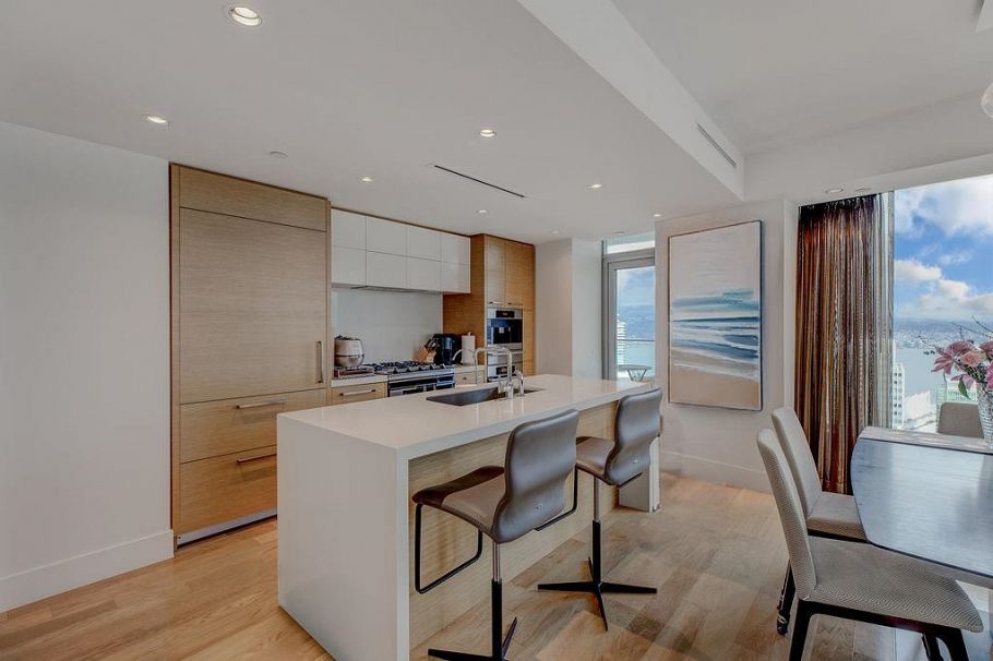 3704 667 Howe Street Vancouver, BC - 3