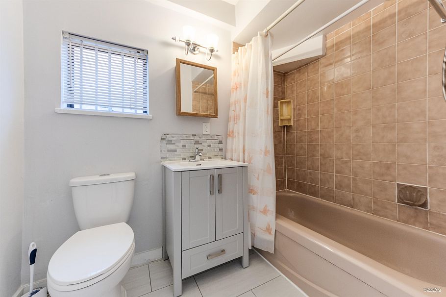 4688 Manor Street Vancouver, BC - 25