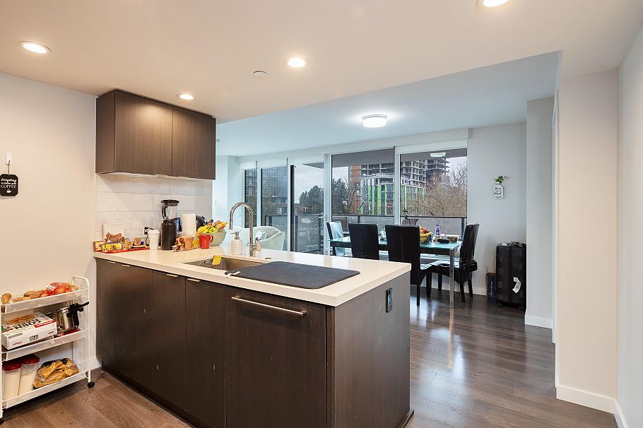 402 8238 Lord Street Vancouver, BC - 5