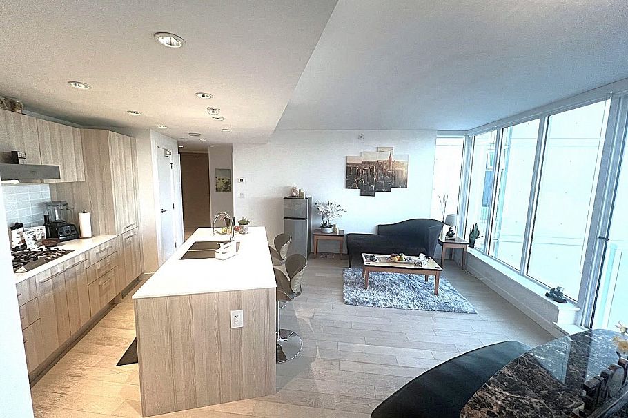 809 4638 Gladstone Street Vancouver, BC - 2