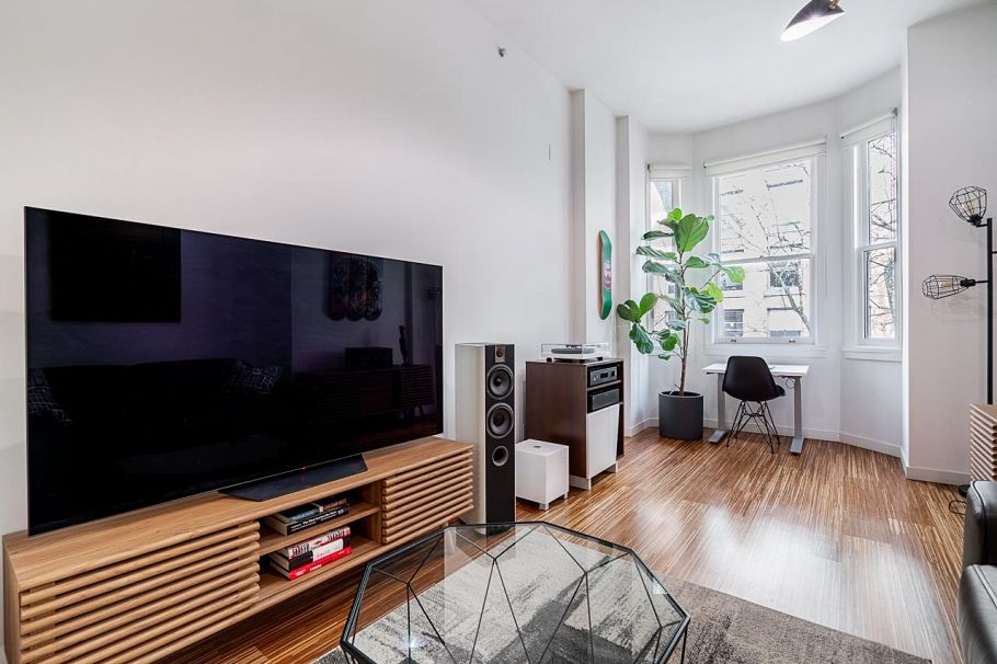 211 36 Water Street Vancouver, BC - 3