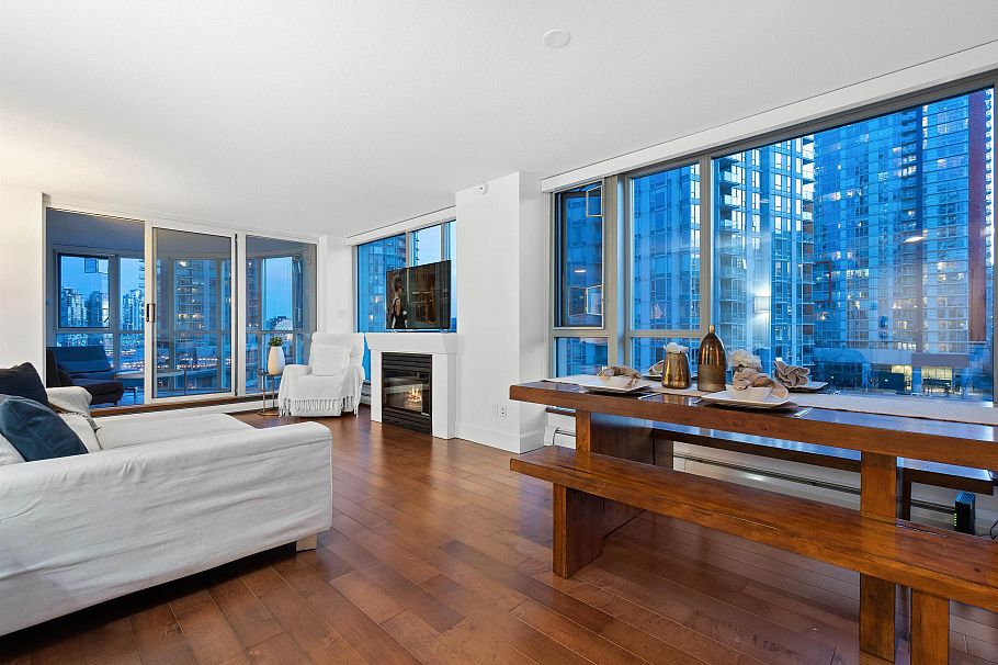 904 183 Keefer Place Vancouver, BC - 1