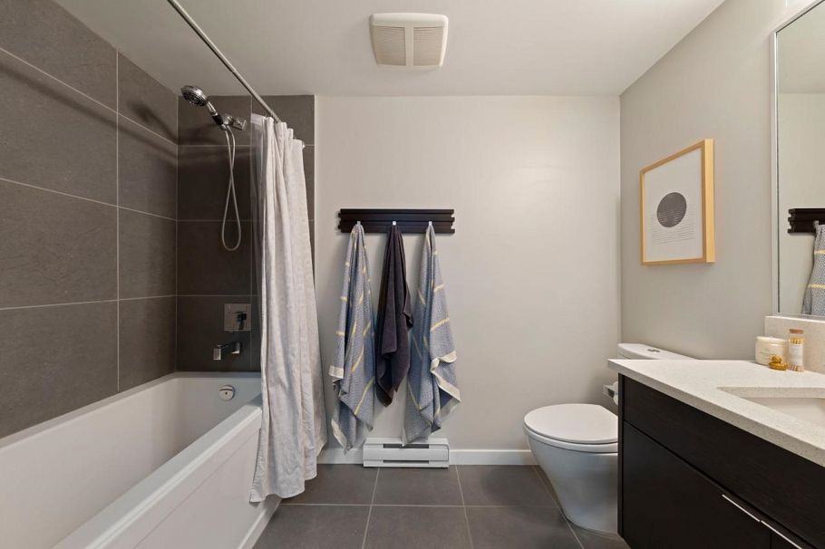 171 E 17th Avenue Vancouver, BC - 26