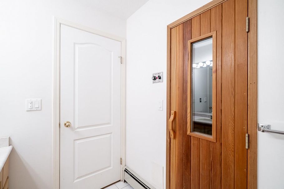 3513 W 40th Avenue Vancouver, BC - 32