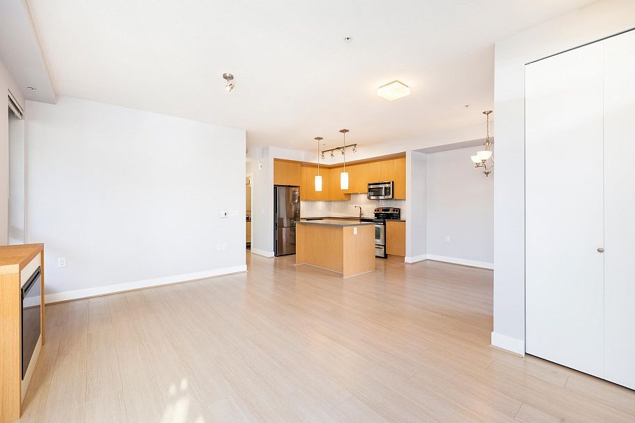 121 735 W 15th Street North Vancouver, BC - 16