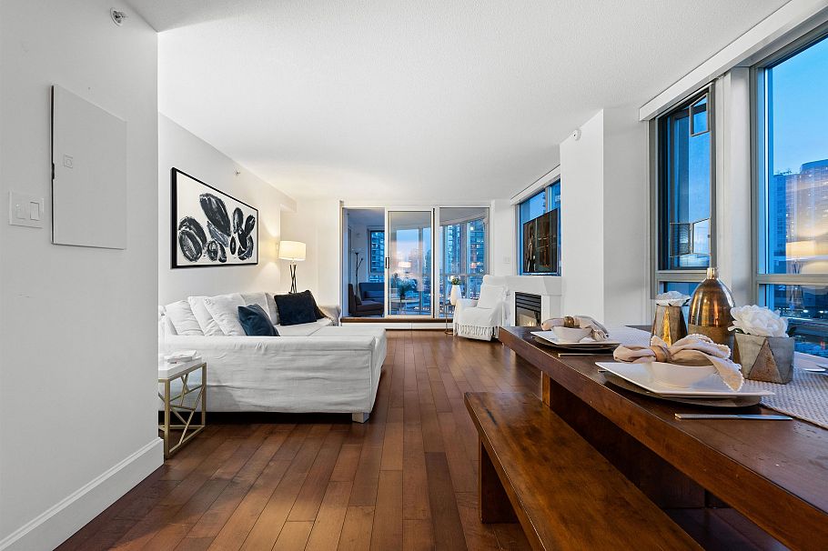 904 183 Keefer Place Vancouver, BC - 2