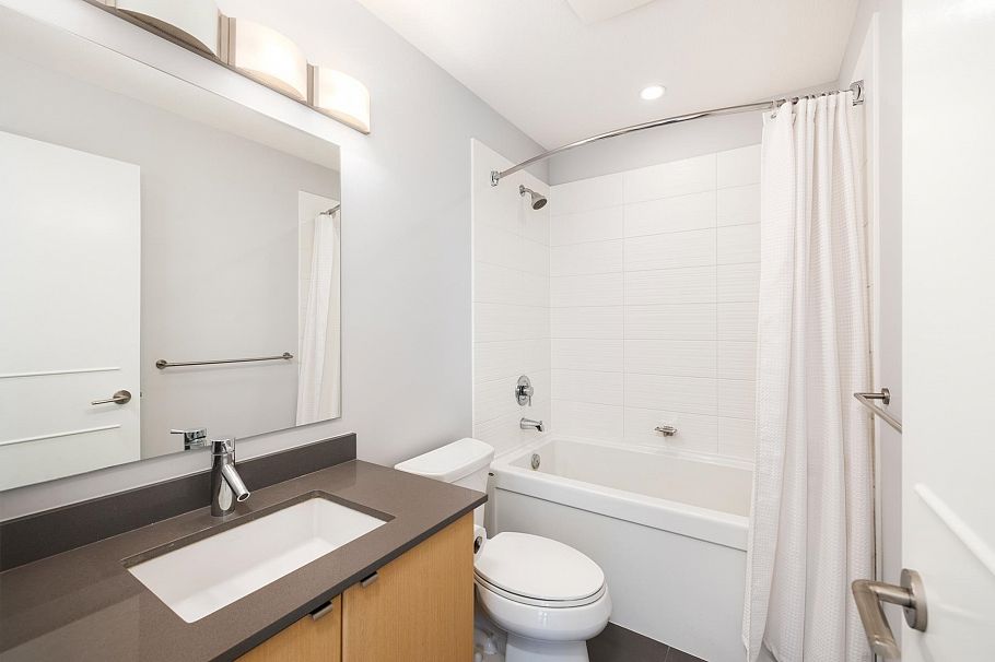 121 735 W 15th Street North Vancouver, BC - 23