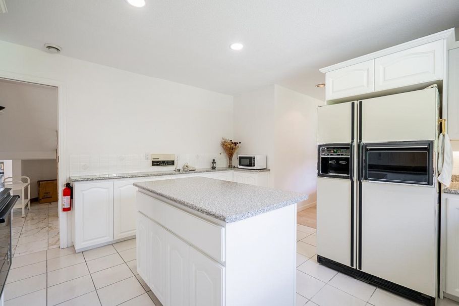 3513 W 40th Avenue Vancouver, BC - 9