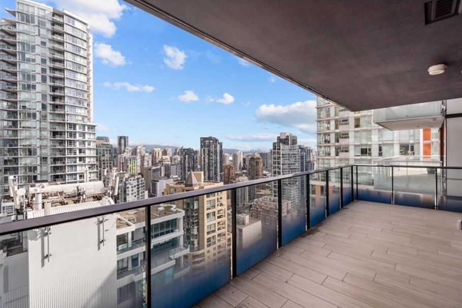 2501 1335 Howe Street Vancouver, BC - 9