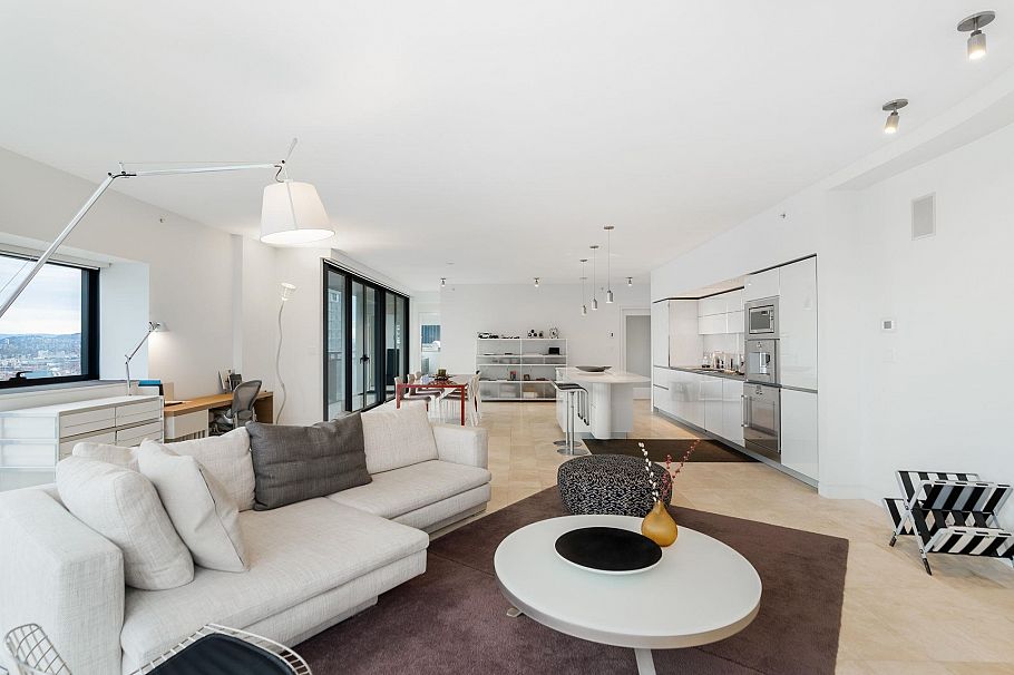 2401 838 W Hastings Street Vancouver, BC - 4