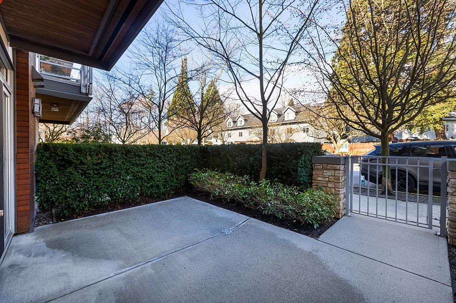 121 735 W 15th Street North Vancouver, BC - 4