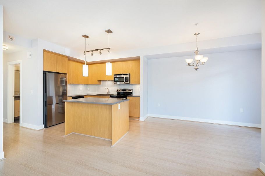 121 735 W 15th Street North Vancouver, BC - 11