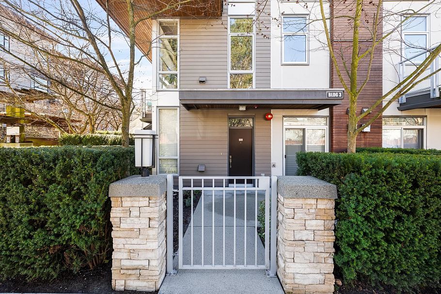 121 735 W 15th Street North Vancouver, BC - 1