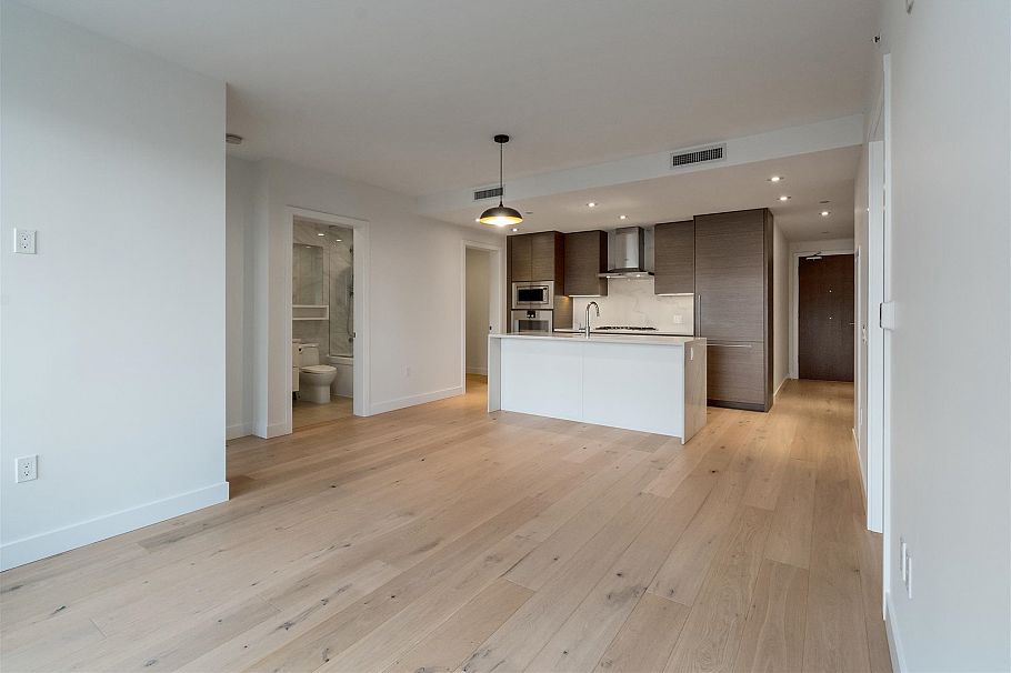 207 5693 Elizabeth Street Vancouver, BC - 5