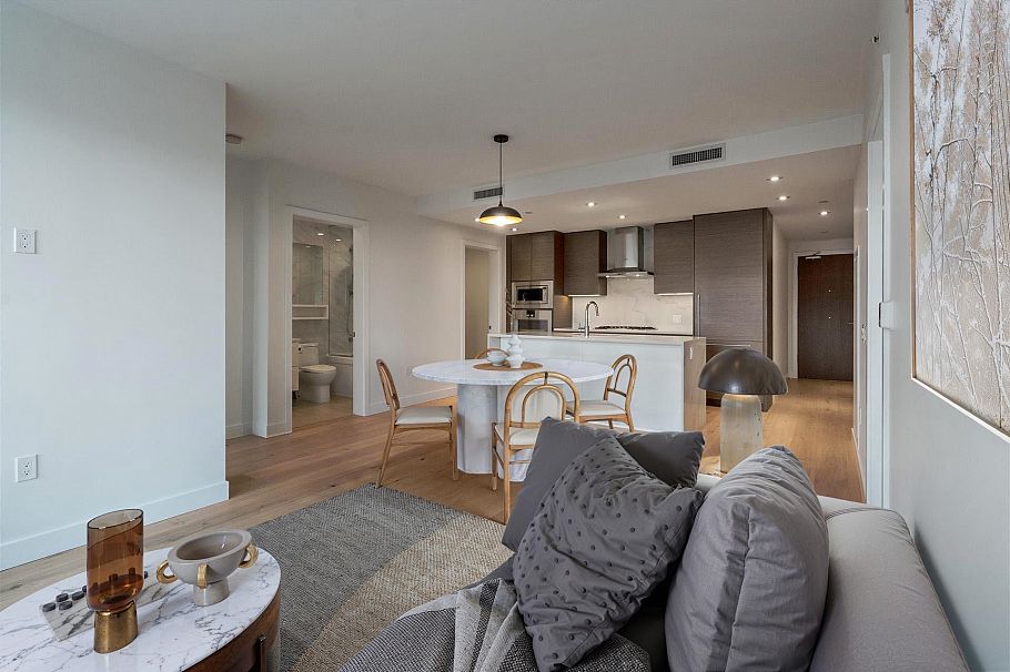 207 5693 Elizabeth Street Vancouver, BC - 4