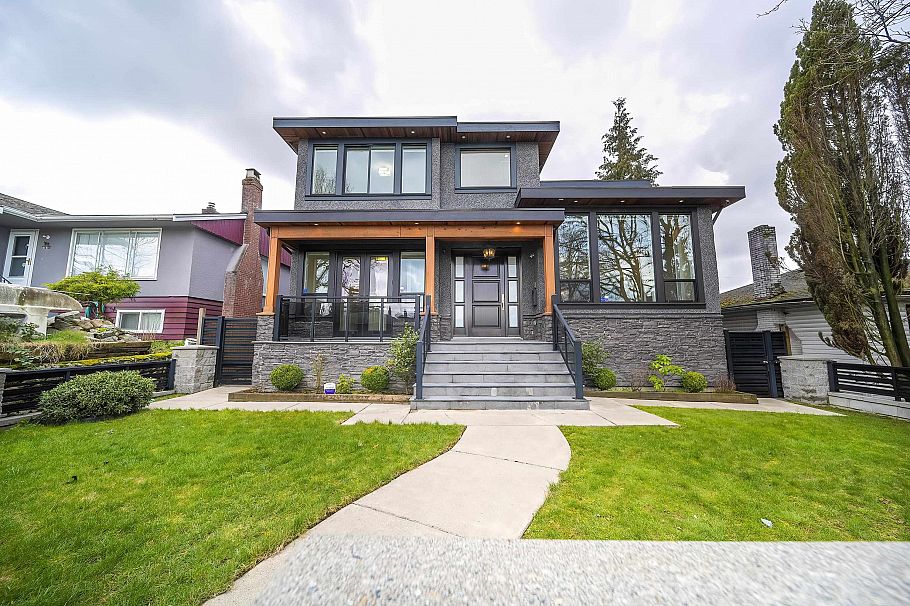 3832 Kincaid Street Burnaby, BC - 1