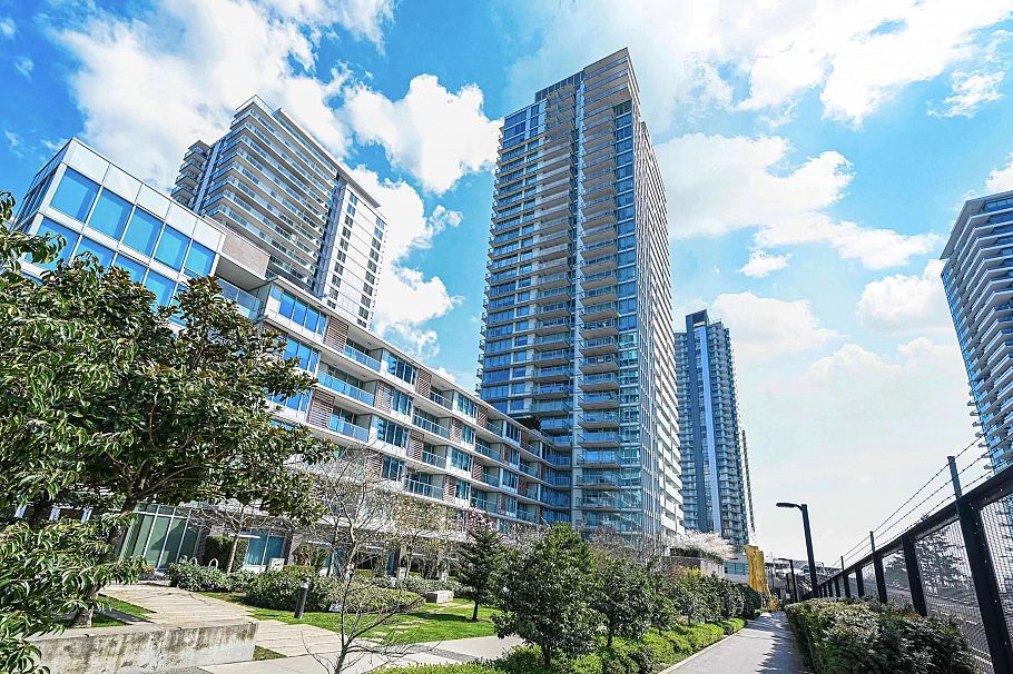 702 8031 Nunavut Lane Vancouver, BC - 1