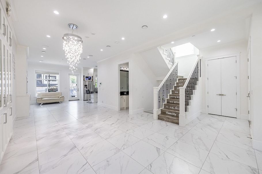 172 Ontario Place Vancouver, BC - 3