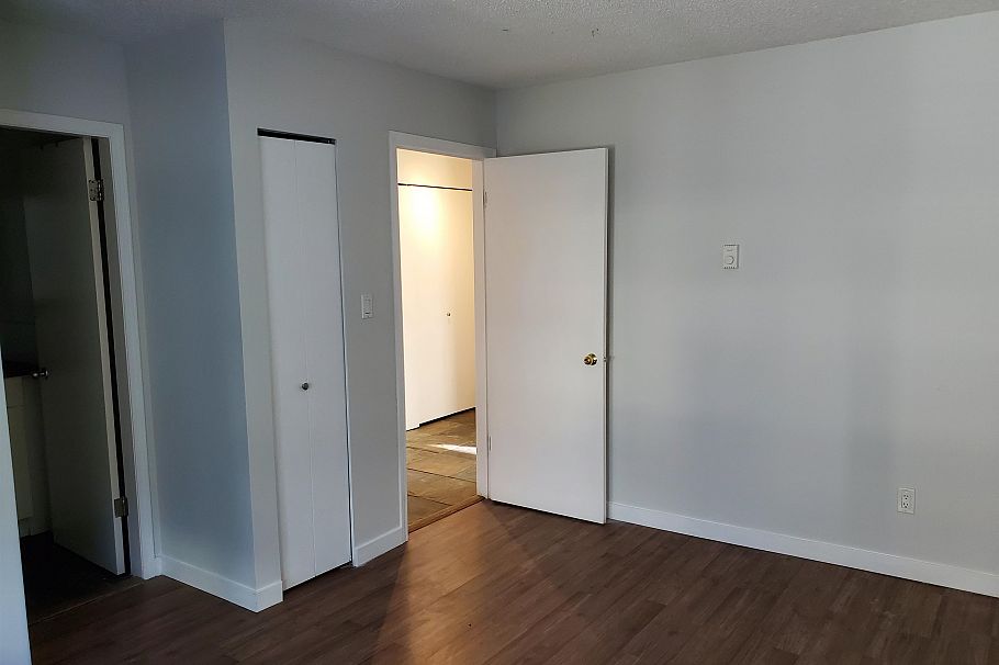 403 921 Thurlow Street Vancouver, BC - 2