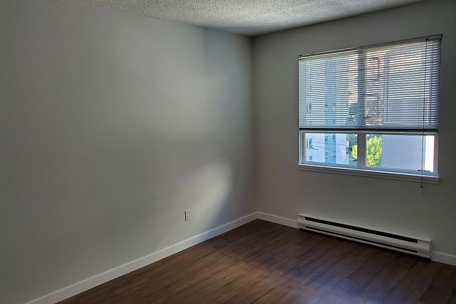 403 921 Thurlow Street Vancouver, BC - 4