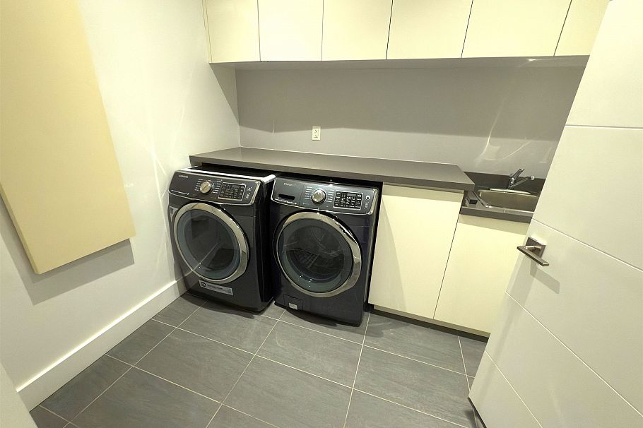 3630 W 34th Avenue Vancouver, BC - 34