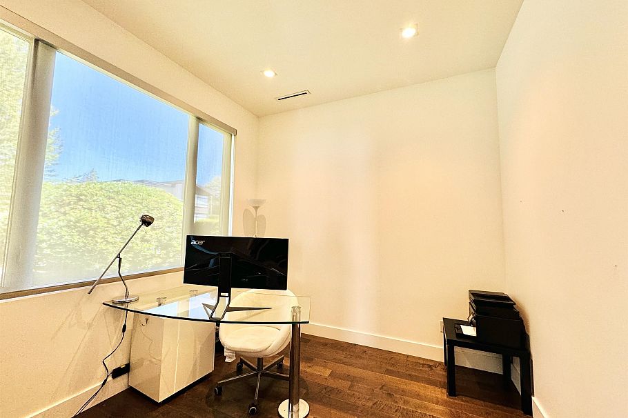 3630 W 34th Avenue Vancouver, BC - 9