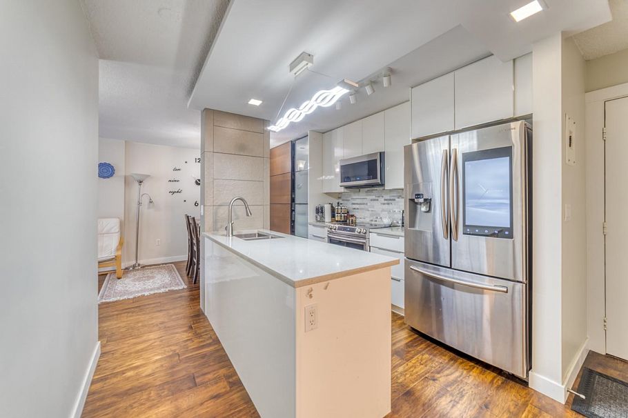 1205 2004 Fullerton Avenue North Vancouver, BC - 1