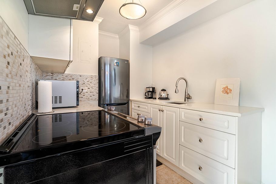 605 1251 Cardero Street Vancouver, BC - 16